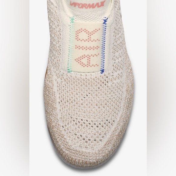 Nike AIR VAPORMAX MOC 2
LACELESS FUTURISM SNEAKERS - Picture 4 of 9